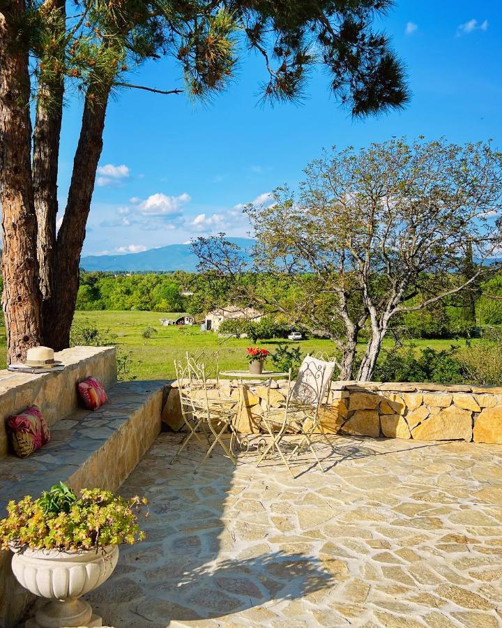 ペルヌ・レ・フォンテーヌ Domaine De La Brave Bed & Breakfast エクステリア 写真