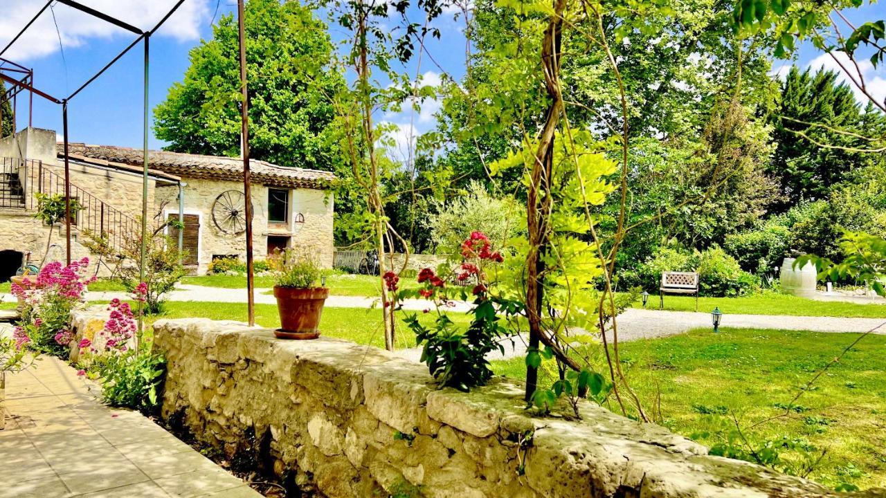 ペルヌ・レ・フォンテーヌ Domaine De La Brave Bed & Breakfast エクステリア 写真