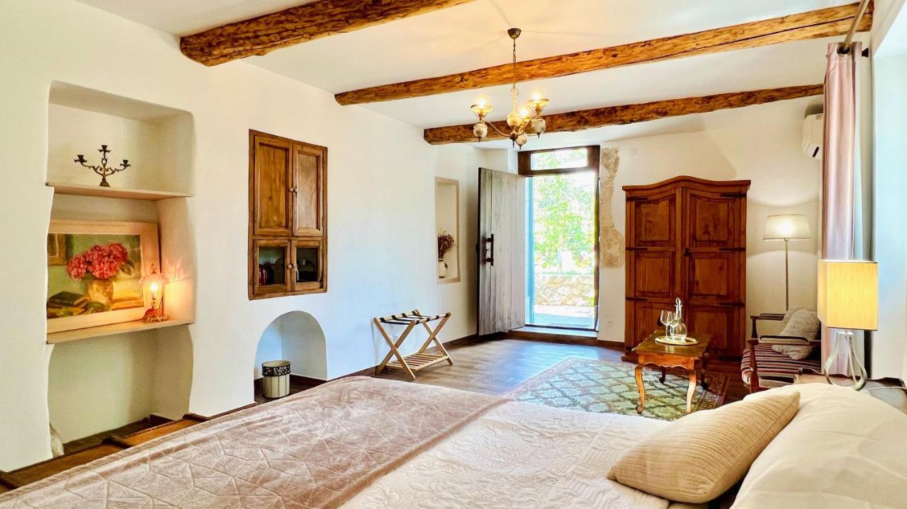 ペルヌ・レ・フォンテーヌ Domaine De La Brave Bed & Breakfast エクステリア 写真