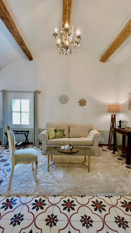 ペルヌ・レ・フォンテーヌ Domaine De La Brave Bed & Breakfast エクステリア 写真