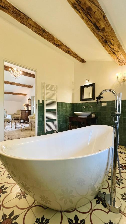 ペルヌ・レ・フォンテーヌ Domaine De La Brave Bed & Breakfast エクステリア 写真