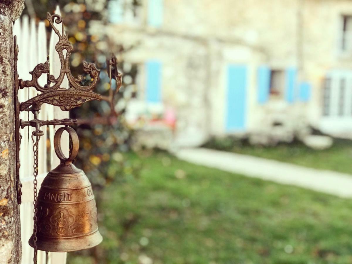 ペルヌ・レ・フォンテーヌ Domaine De La Brave Bed & Breakfast エクステリア 写真