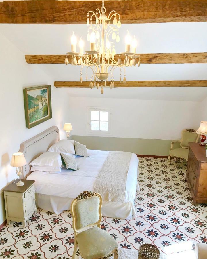 ペルヌ・レ・フォンテーヌ Domaine De La Brave Bed & Breakfast エクステリア 写真